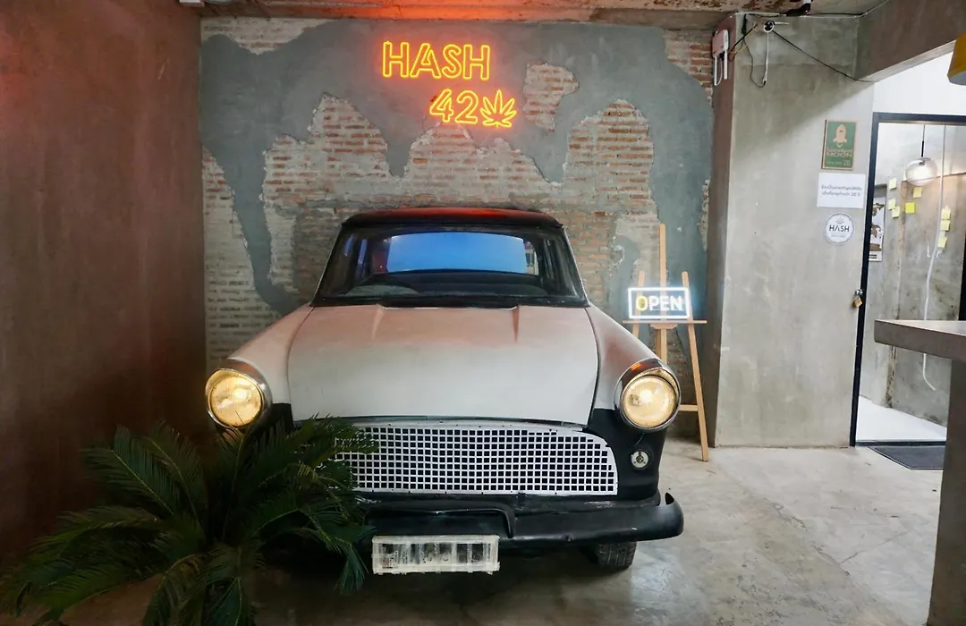 Hash Apartment With Unique Chill Design At Silom Soi 3-1